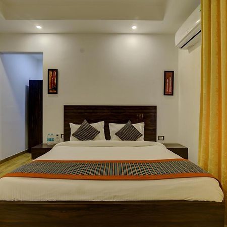 Country Inn Hotels & Resorts Vrindavan Exterior photo
