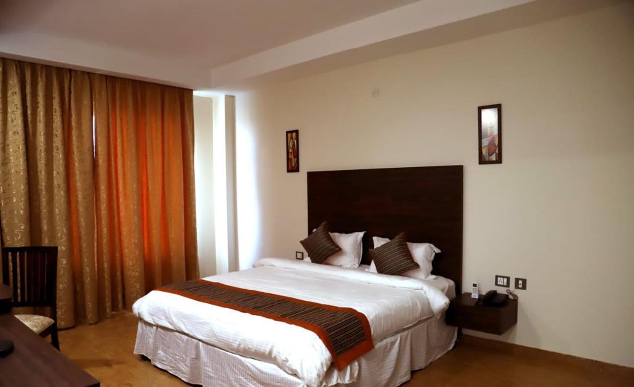 Country Inn Hotels & Resorts Vrindavan Exterior photo