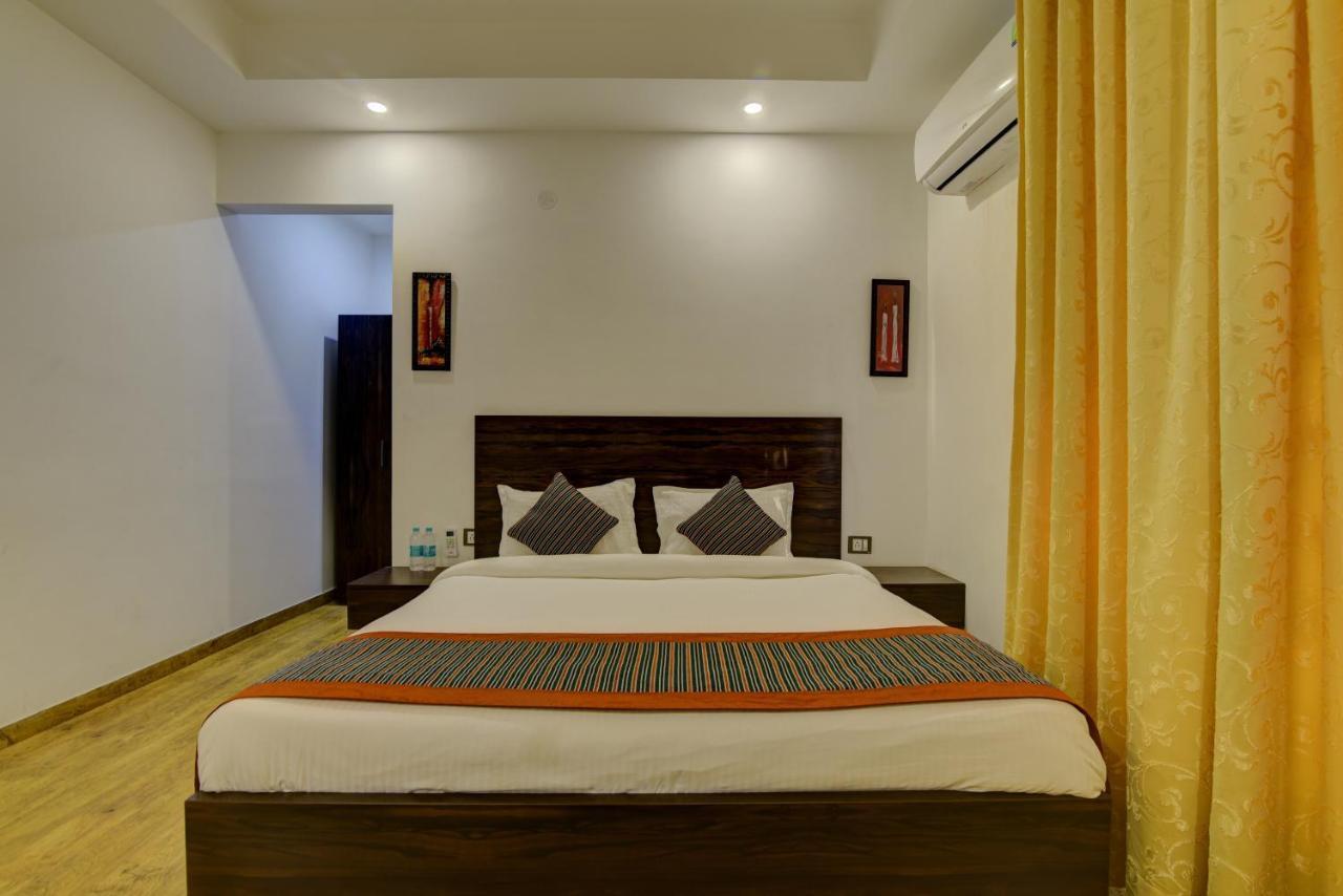 Country Inn Hotels & Resorts Vrindavan Exterior photo