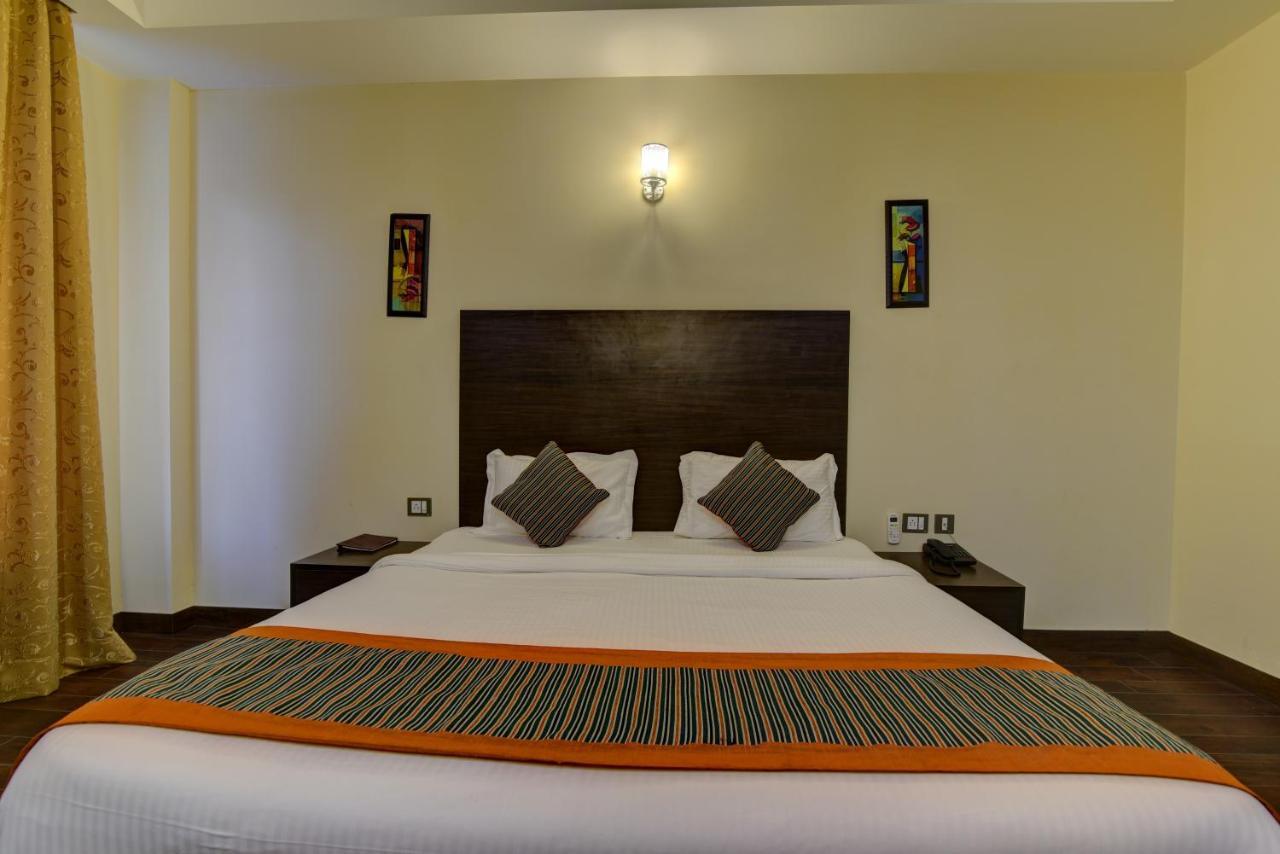 Country Inn Hotels & Resorts Vrindavan Exterior photo