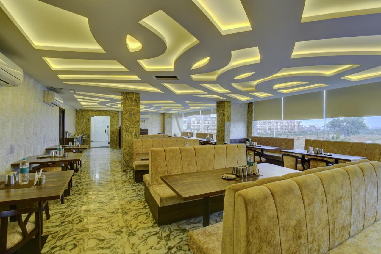 Country Inn Hotels & Resorts Vrindavan Exterior photo